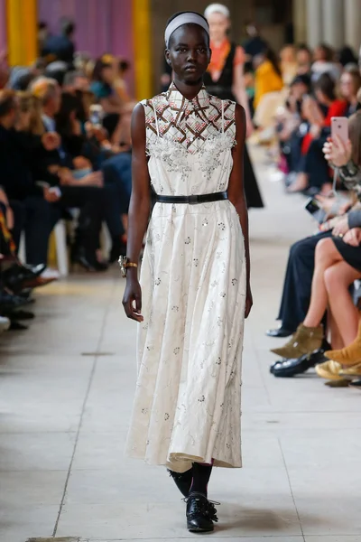 Look 54